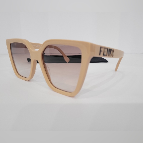 FENDI Sunglasses FE400861 - Picture 3 of 10